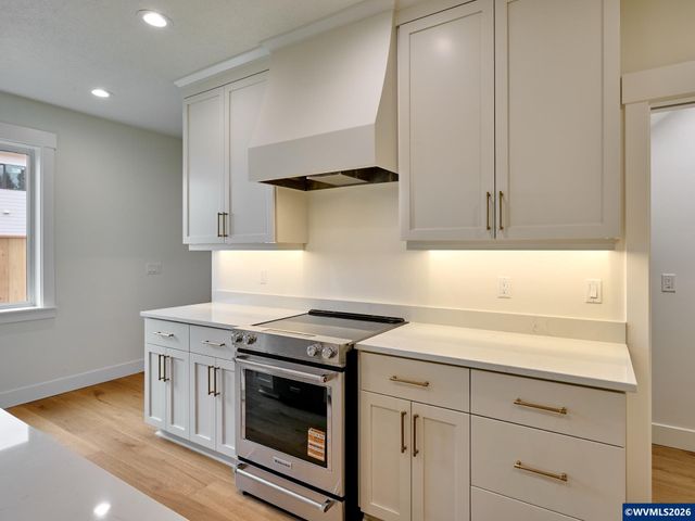 2589 N Lydia Lp, Hubbard, OR 97032