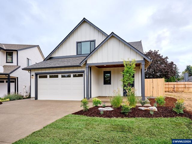 2589 N Lydia Lp, Hubbard, OR 97032