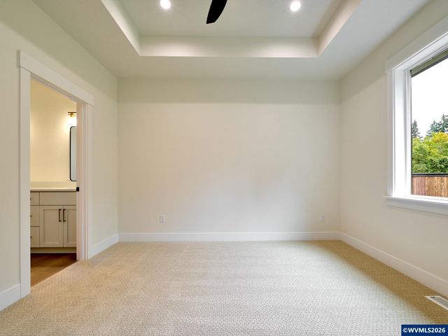 2589 N Lydia Lp, Hubbard, OR 97032