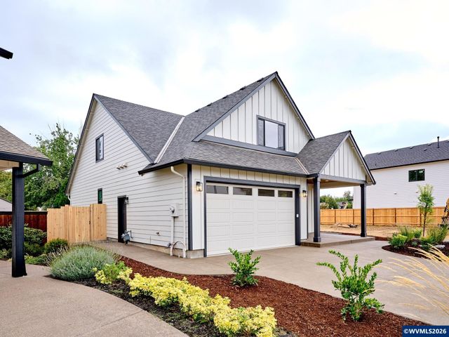 2589 N Lydia Lp, Hubbard, OR 97032