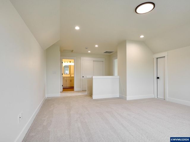 2589 N Lydia Lp, Hubbard, OR 97032