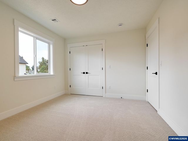 2589 N Lydia Lp, Hubbard, OR 97032