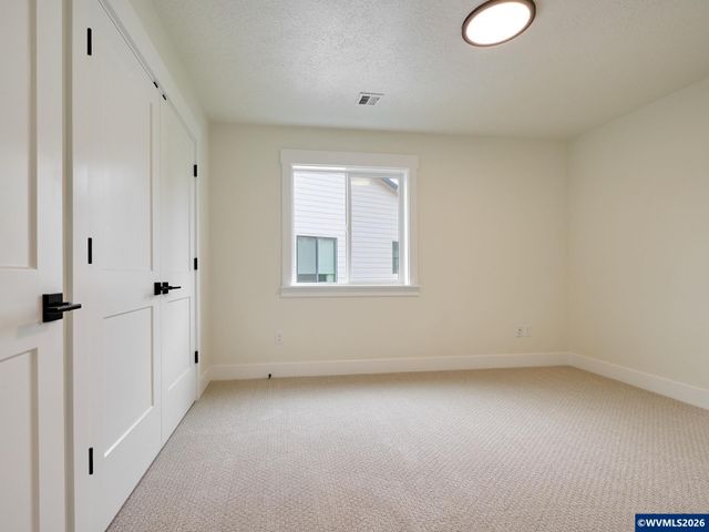 2589 N Lydia Lp, Hubbard, OR 97032