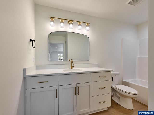 2589 N Lydia Lp, Hubbard, OR 97032