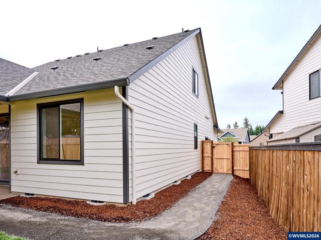 2589 N Lydia Lp, Hubbard, OR 97032