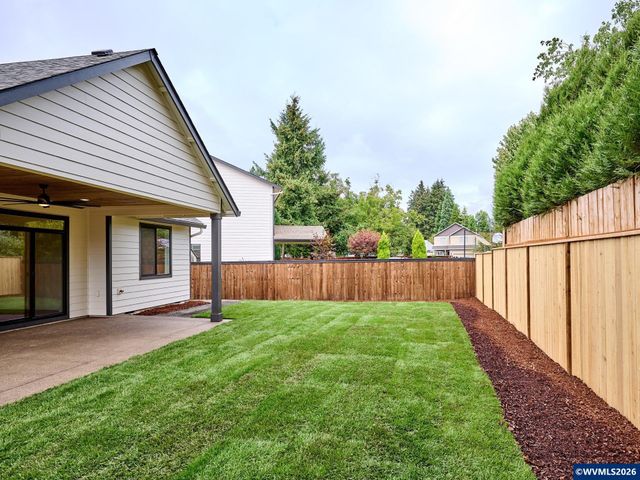 2589 N Lydia Lp, Hubbard, OR 97032