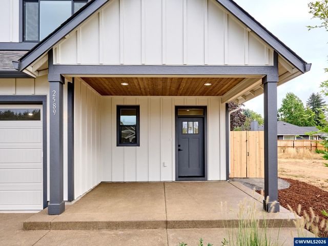 2589 N Lydia Lp, Hubbard, OR 97032