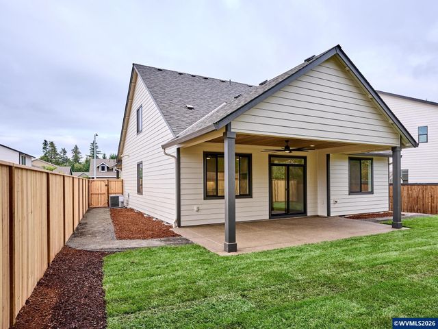 2589 N Lydia Lp, Hubbard, OR 97032