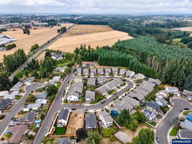 2589 N Lydia Lp, Hubbard, OR 97032