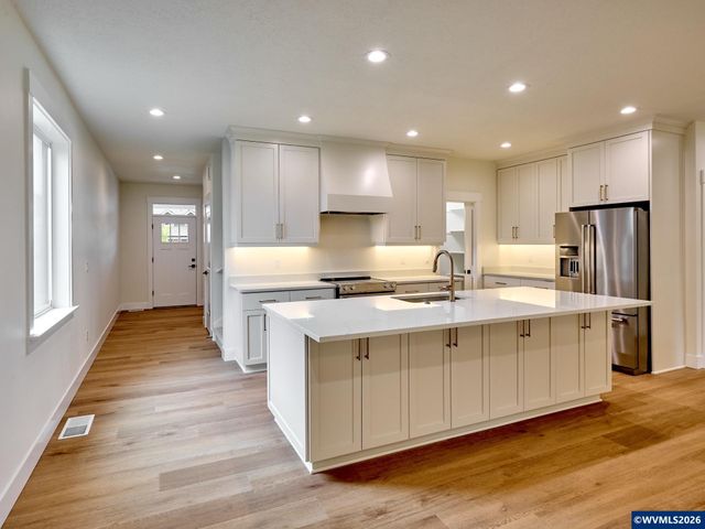 2589 N Lydia Lp, Hubbard, OR 97032