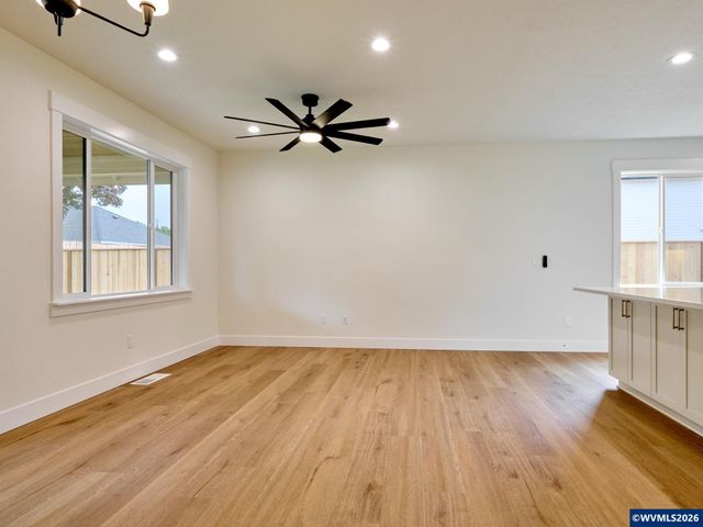 2589 N Lydia Lp, Hubbard, OR 97032