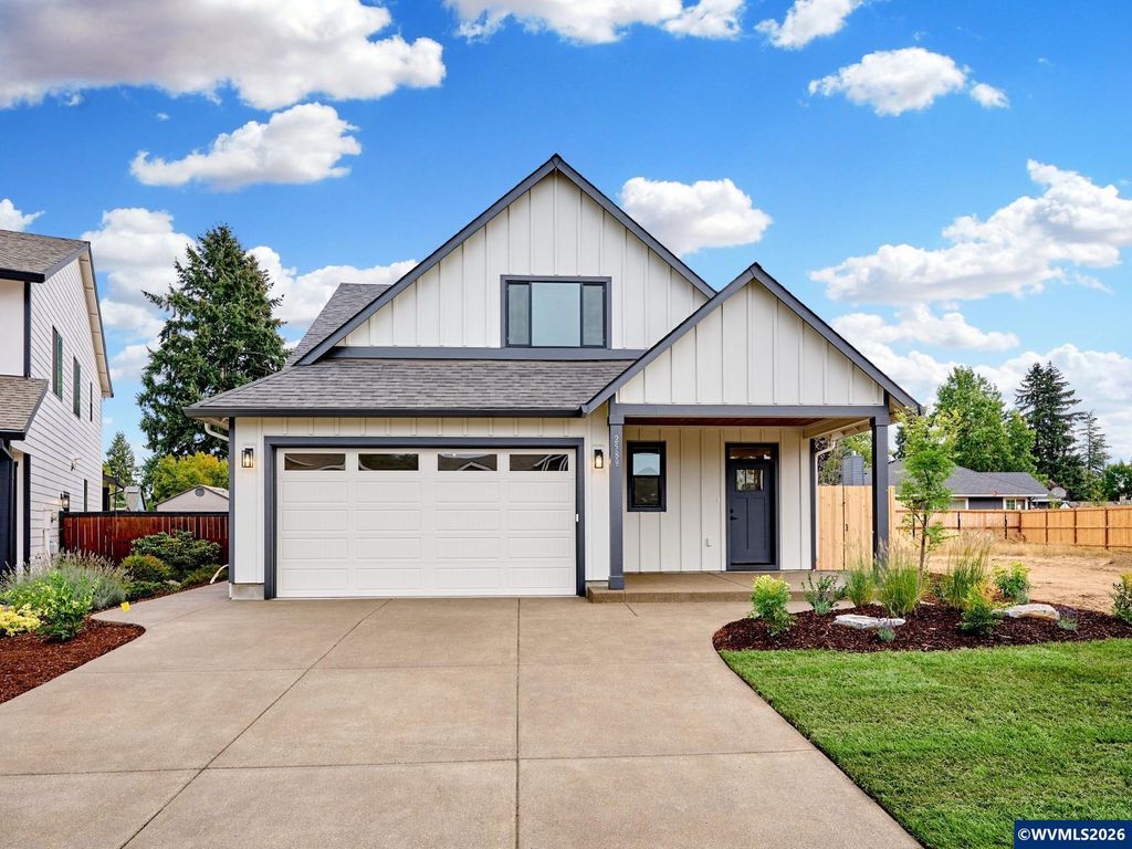 2589 N Lydia Lp, Hubbard, OR 97032