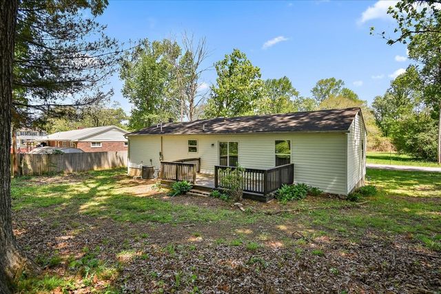 309 Rickenbacker Dr, Tullahoma, TN 37388