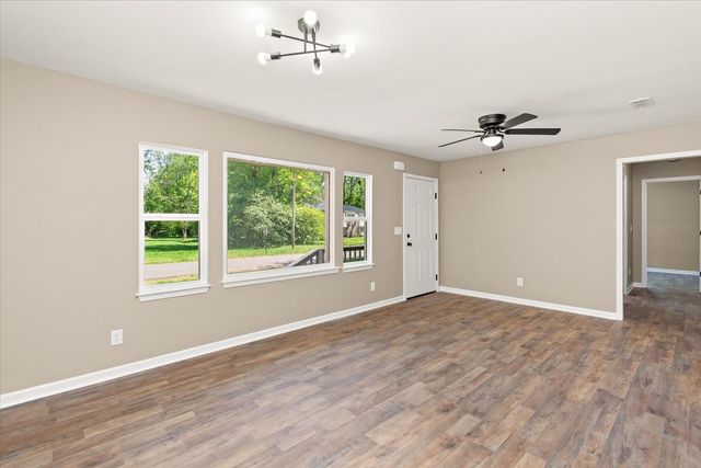 309 Rickenbacker Dr, Tullahoma, TN 37388