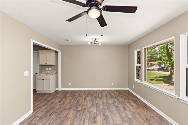 309 Rickenbacker Dr, Tullahoma, TN 37388