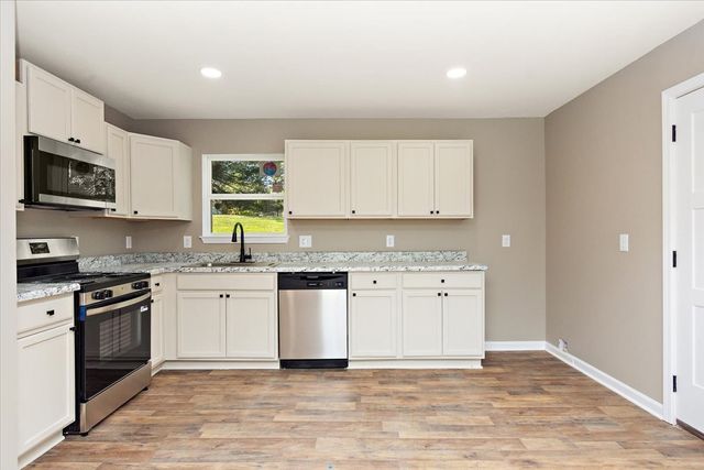 309 Rickenbacker Dr, Tullahoma, TN 37388