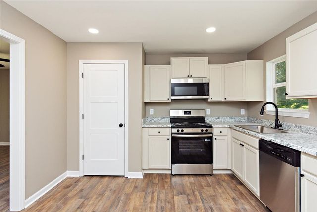 309 Rickenbacker Dr, Tullahoma, TN 37388