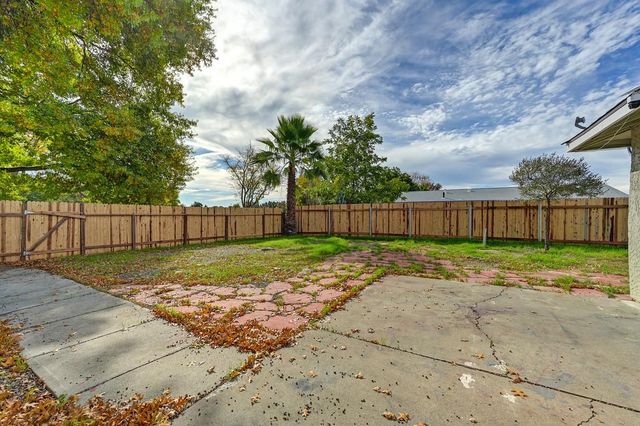 57 Kennelford Cir, Sacramento, CA 95823