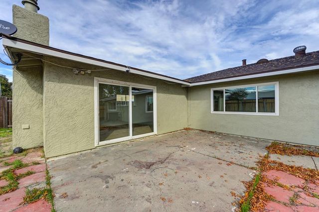 57 Kennelford Cir, Sacramento, CA 95823