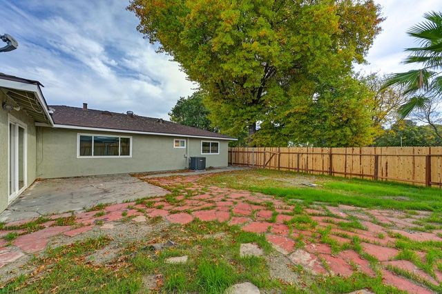 57 Kennelford Cir, Sacramento, CA 95823