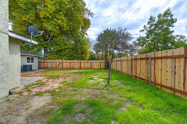 57 Kennelford Cir, Sacramento, CA 95823