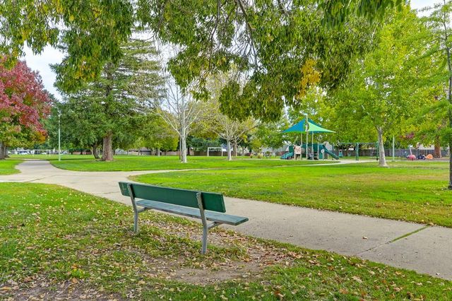 57 Kennelford Cir, Sacramento, CA 95823