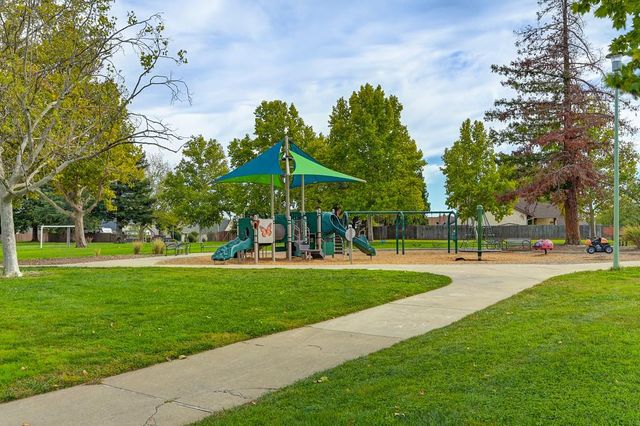 57 Kennelford Cir, Sacramento, CA 95823