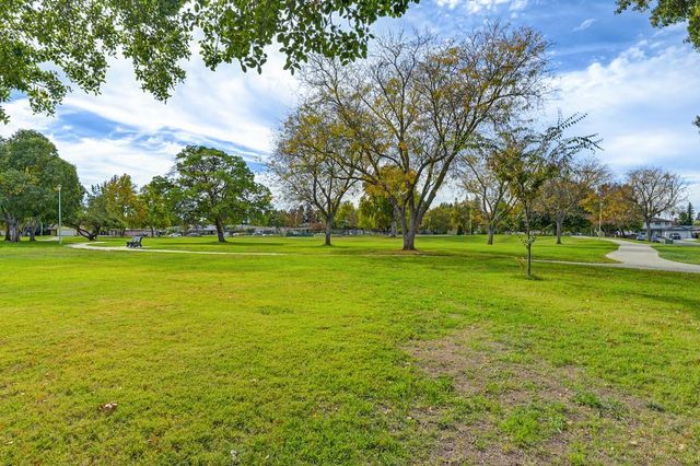 57 Kennelford Cir, Sacramento, CA 95823