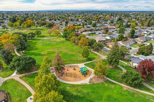 57 Kennelford Cir, Sacramento, CA 95823