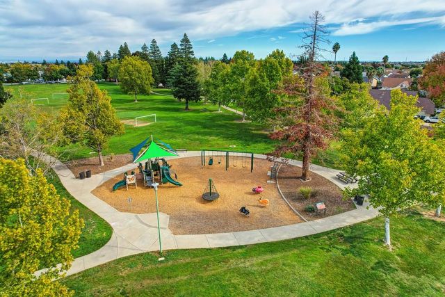 57 Kennelford Cir, Sacramento, CA 95823