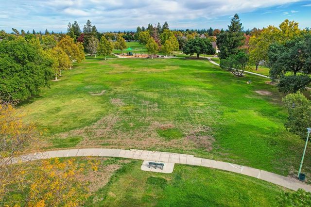 57 Kennelford Cir, Sacramento, CA 95823