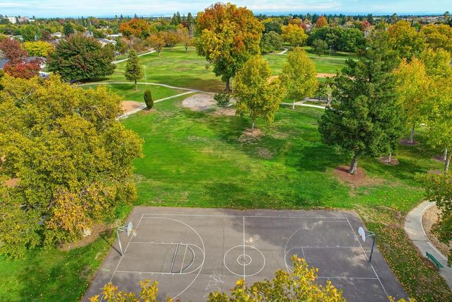 57 Kennelford Cir, Sacramento, CA 95823