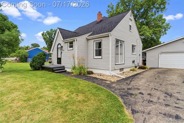 2496 Stockbridge Street, Burton, MI 48509