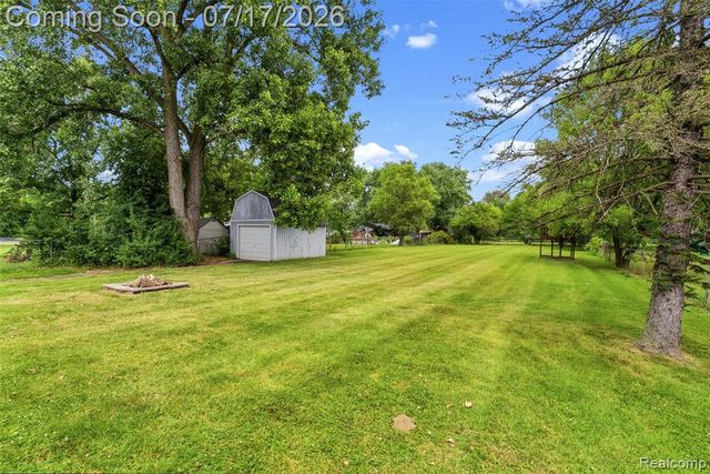 2496 Stockbridge Street, Burton, MI 48509