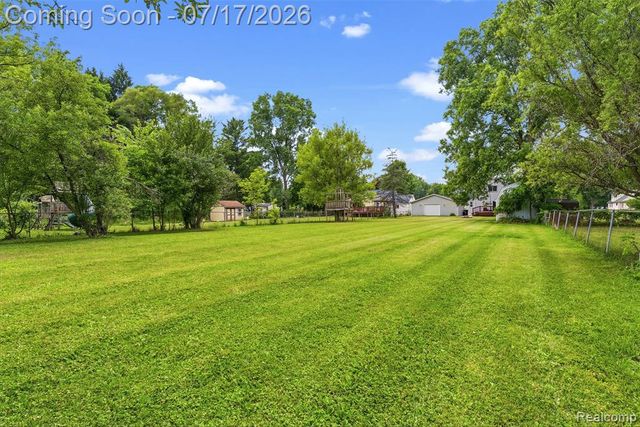 2496 Stockbridge Street, Burton, MI 48509