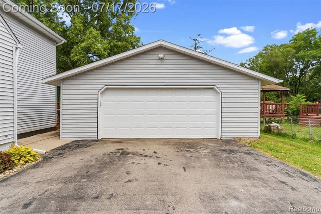 2496 Stockbridge Street, Burton, MI 48509