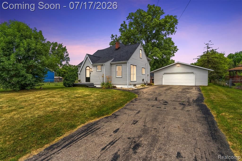 2496 Stockbridge Street, Burton, MI 48509