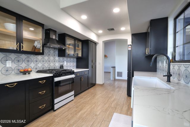 5898 N Misty Ridge Drive, Tucson, AZ 85718