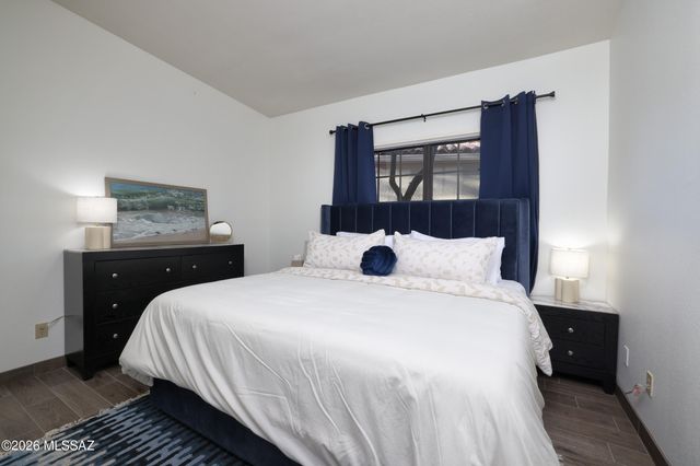 5898 N Misty Ridge Drive, Tucson, AZ 85718