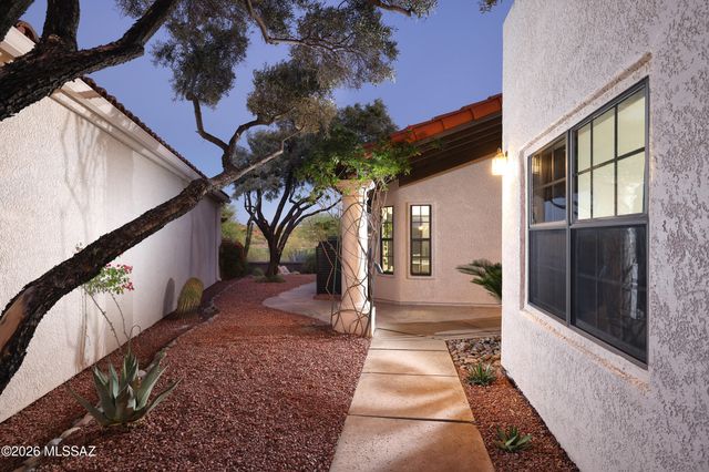 5898 N Misty Ridge Drive, Tucson, AZ 85718