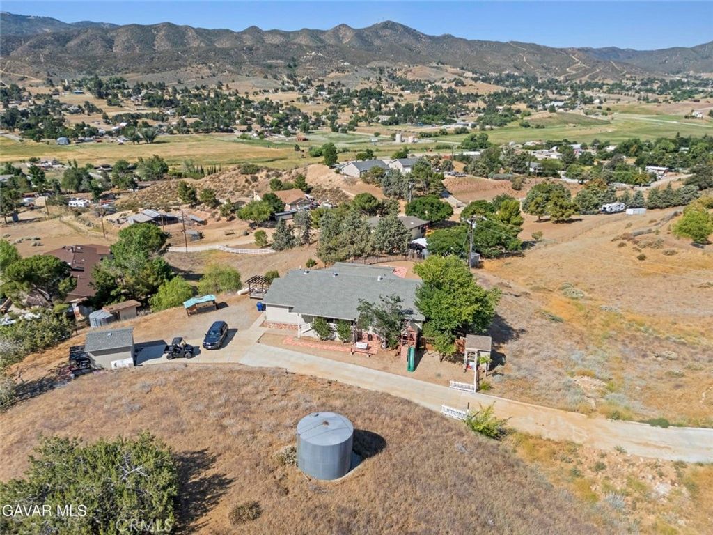 Image 10 of property listing at 8630 Penhaven, Leona Valley, CA 93551