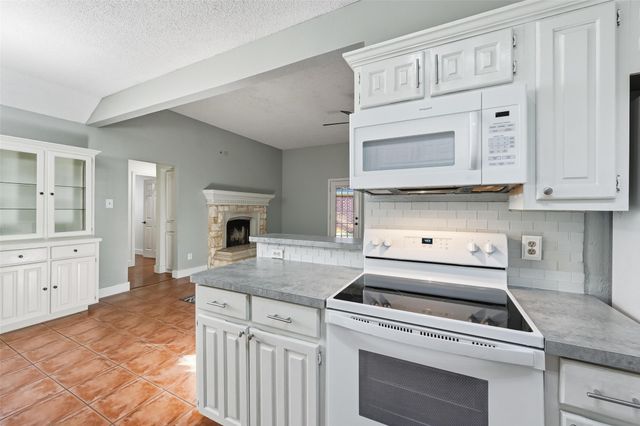 4912 Arborgate Drive, Arlington, TX 76017