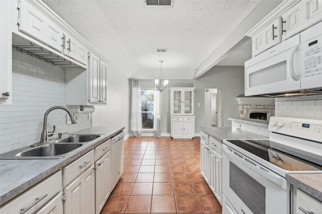 4912 Arborgate Drive, Arlington, TX 76017