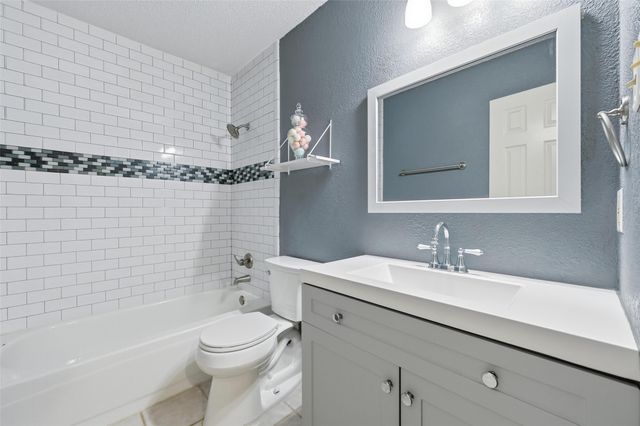 4912 Arborgate Drive, Arlington, TX 76017