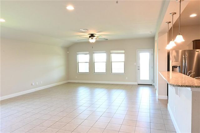 124 Gray Wolf DR, San Marcos, TX 78666