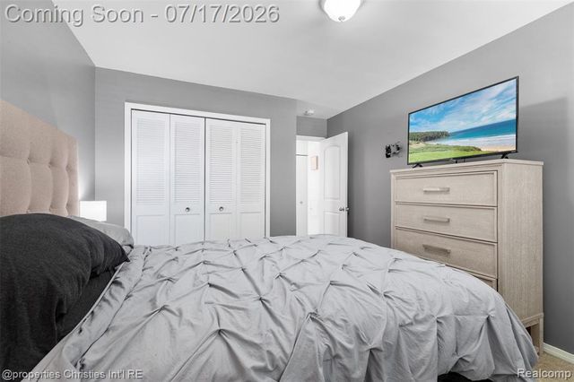 20200 Shores Street, Saint Clair Shores, MI 48080