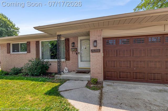 20200 Shores Street, Saint Clair Shores, MI 48080