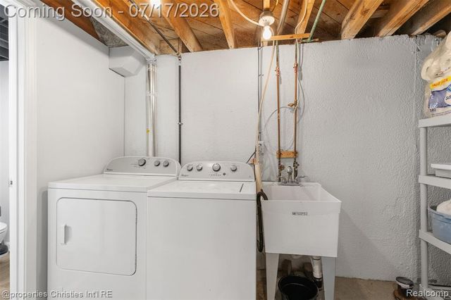 20200 Shores Street, Saint Clair Shores, MI 48080