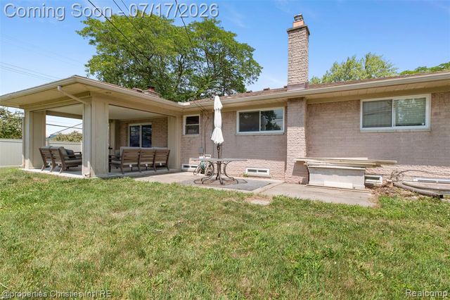 20200 Shores Street, Saint Clair Shores, MI 48080