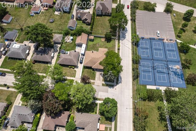 20200 Shores Street, Saint Clair Shores, MI 48080